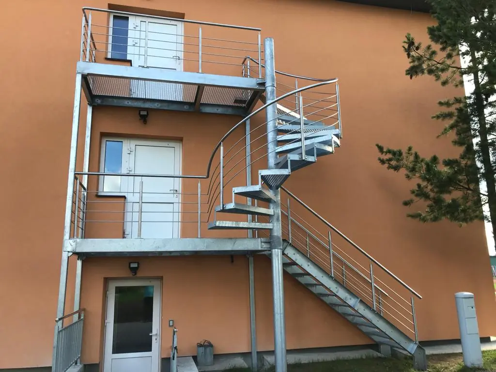 alt="koka-metāla-izstrādājumi"